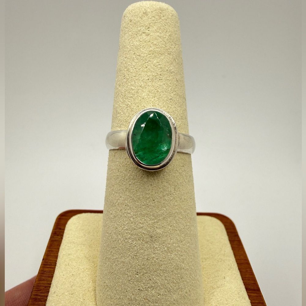 NWT 7x9mm oval cut, faceted EMERALD solitaire ring in Bali Sterling silver!